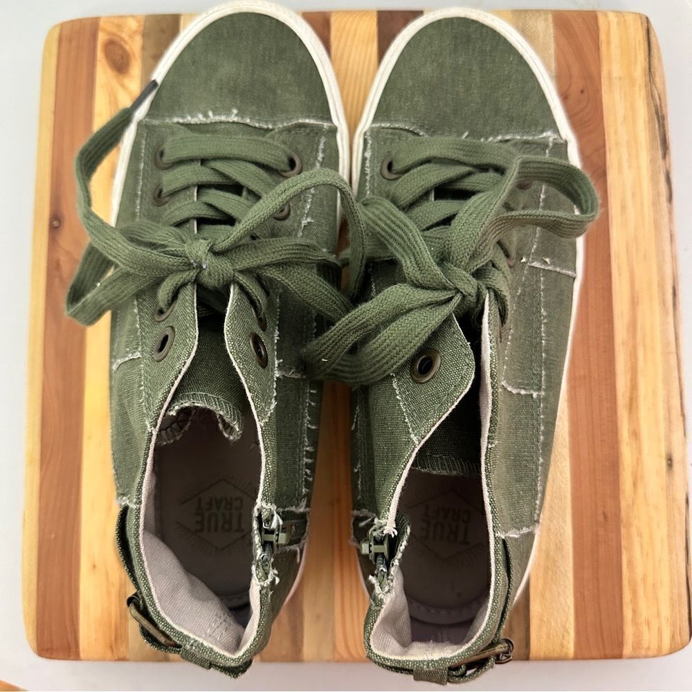 Women's Shoes Green Canvas Sneakers Distressed Zips, Buckles, laces Size 7.5